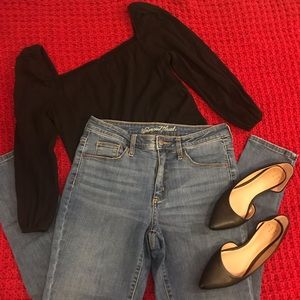 Black puff-sleeve square-neck crop top